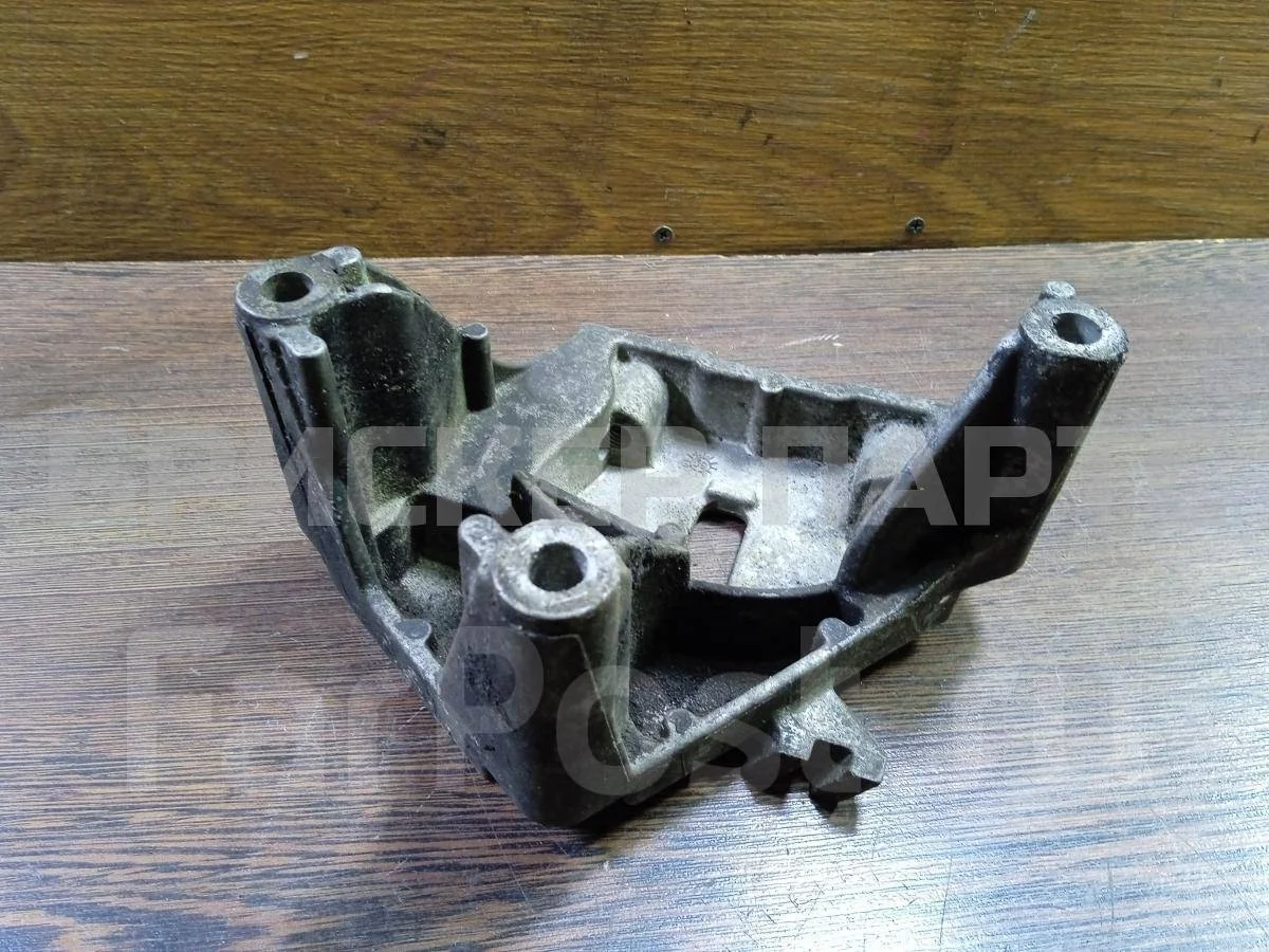 Кронштейн двигателя прав Опель Корса D (S07)