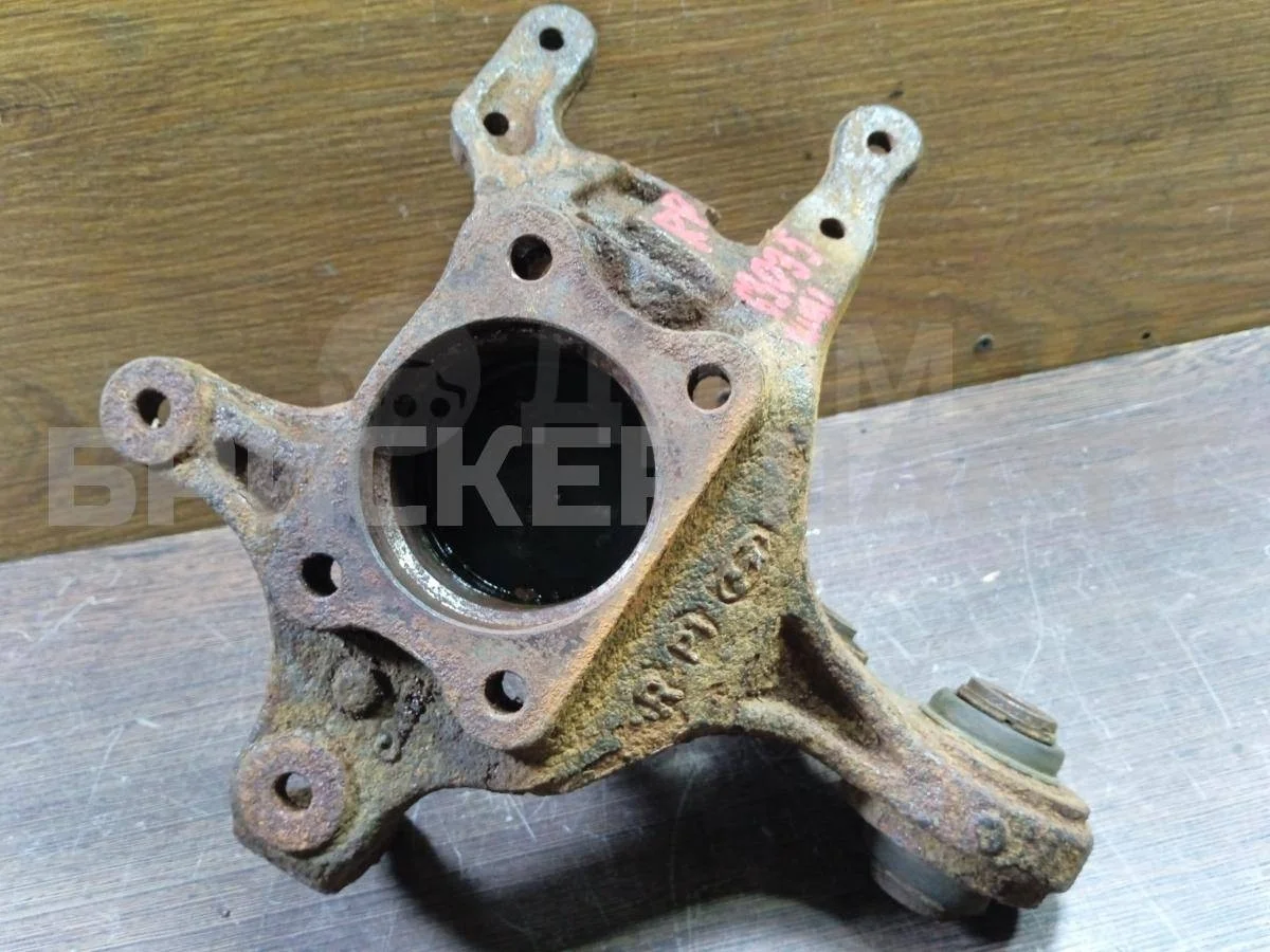 Кулак задний правый Киа Сид 1