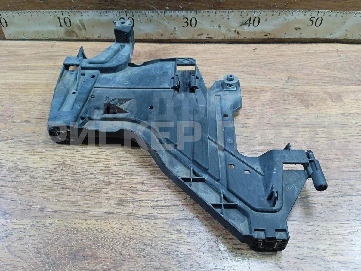 Кронштейн фары Ауди А4 Б8