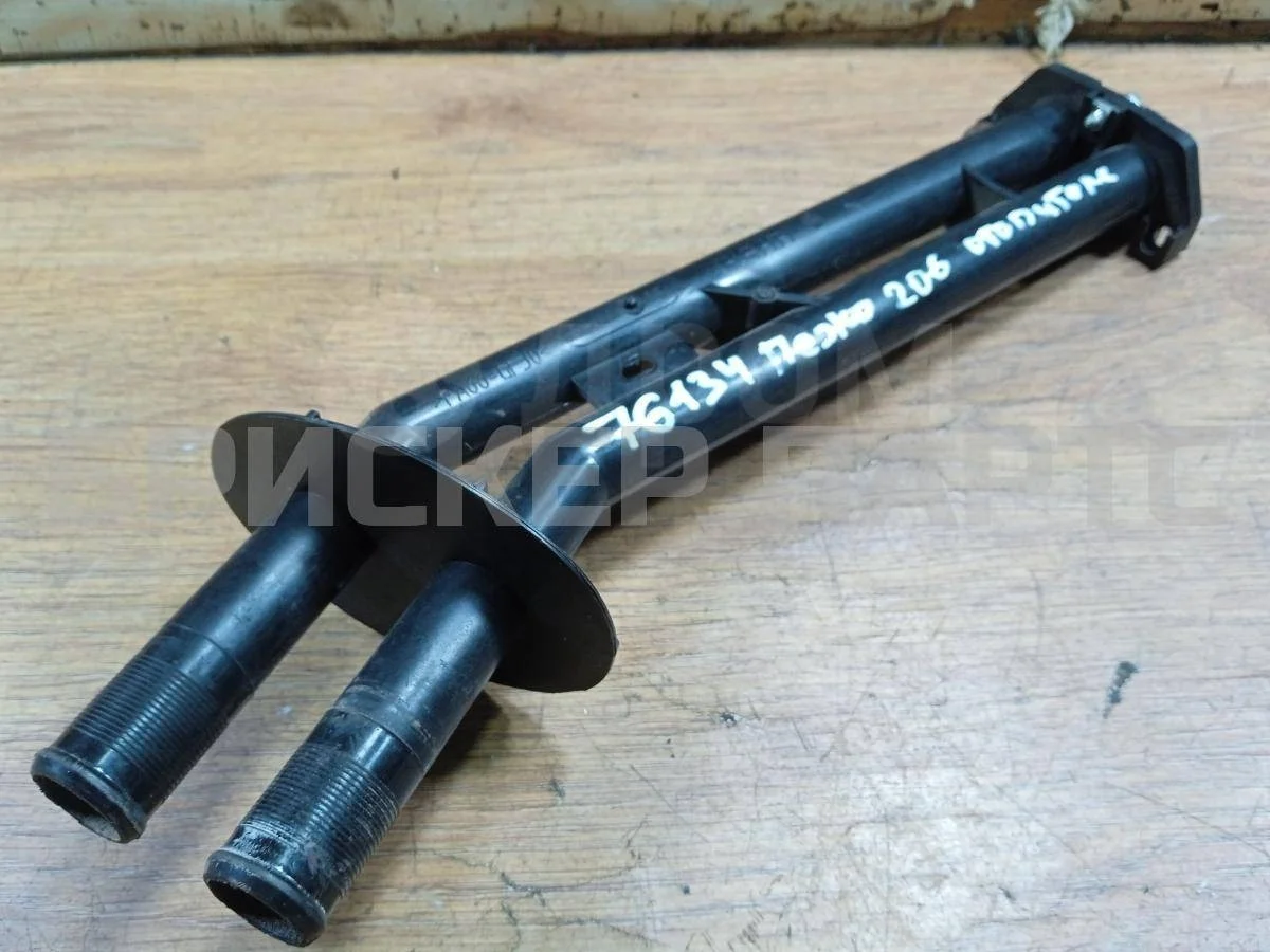 Патрубок отопителя Пежо 206