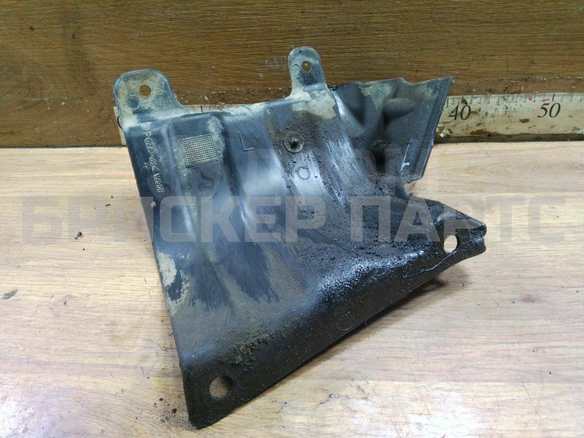 Пыльник двигателя лев Ленд Ровер Дискавери 3