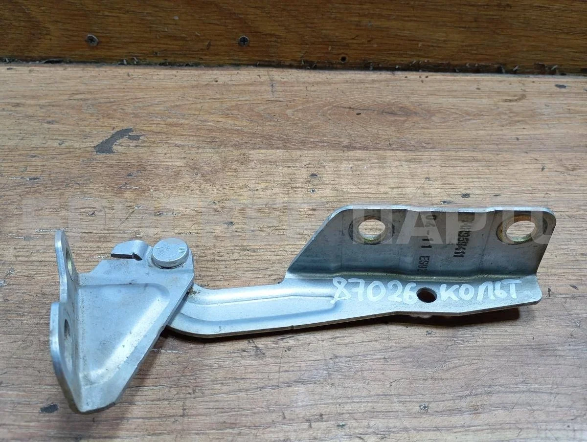 Петля капота левая Митсубиси Кольт 6  Z30