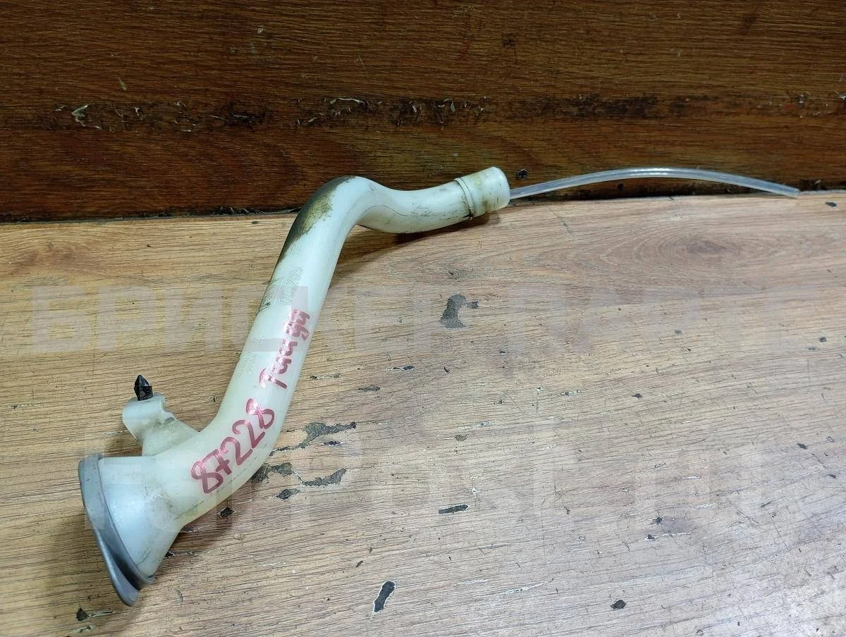 Горловина бачка(омыв) Ниссан Тиида 1  C11