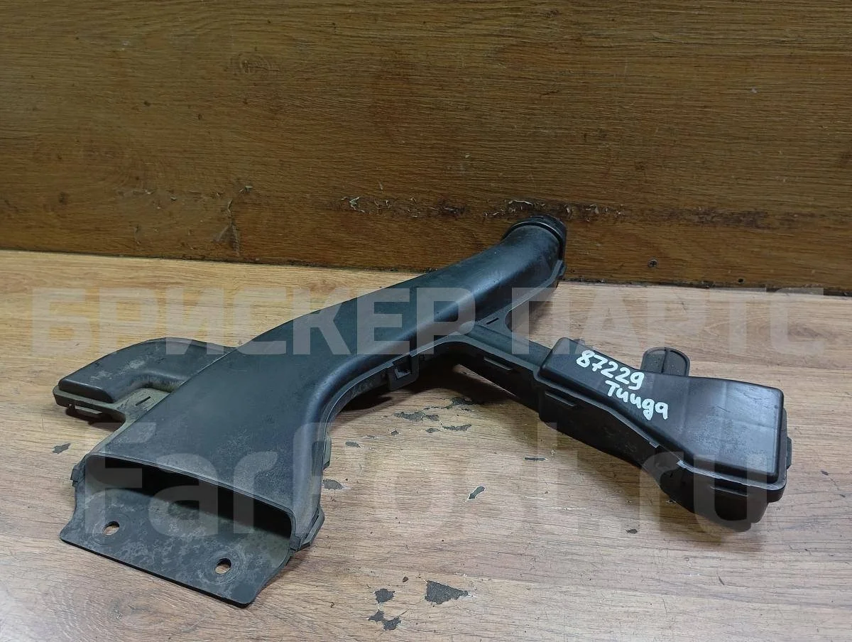 Воздухозаборник Ниссан Тиида 1  C11