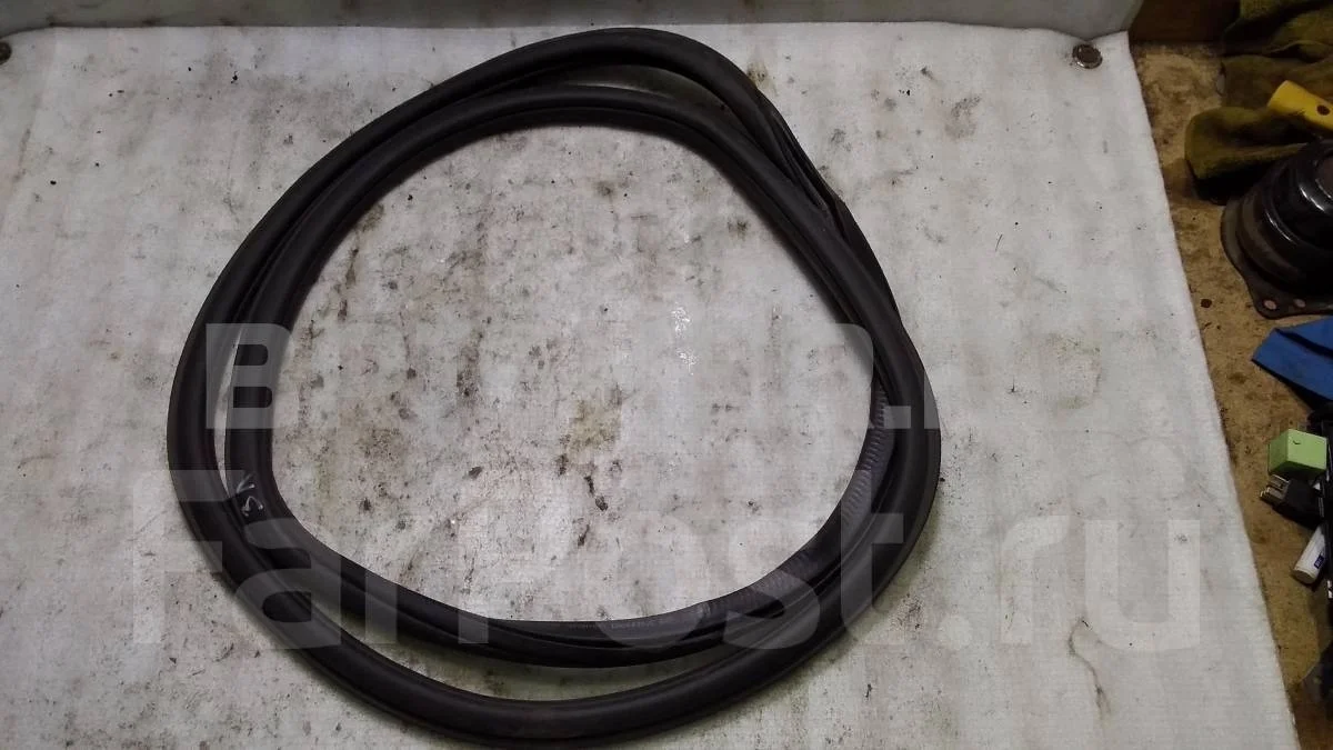 Уплотнитель двери Фольксваген Поло Mk5 Седан