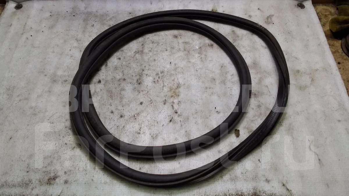 Уплотнитель двери Фольксваген Поло Mk5 Седан