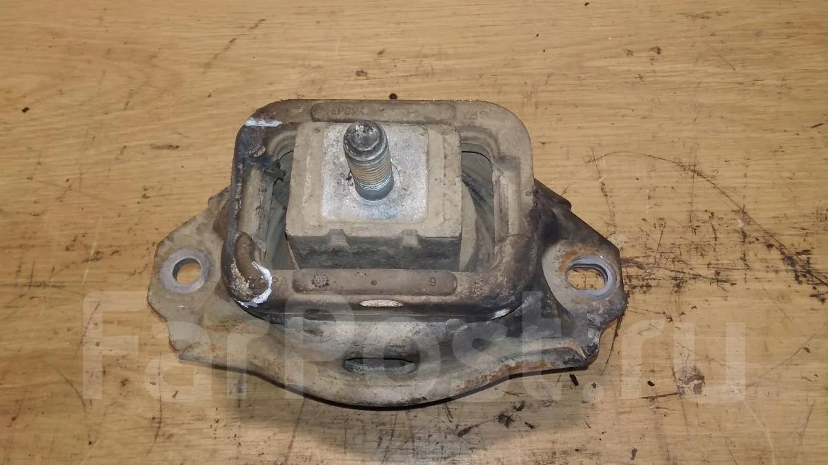 Подушка двигателя Ленд Ровер Дискавери 3
