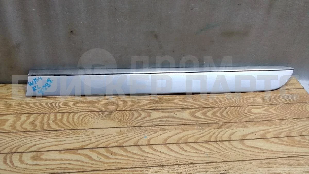 Молдинг двери зад лев Mercedes (Мерседес) M-класс W164 (ML)