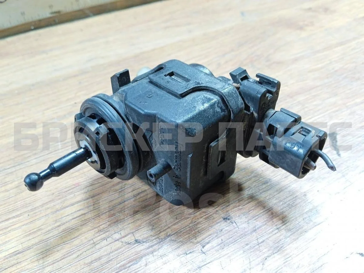 Моторчик корректора фары Рено Симбол 1 рестайлинг