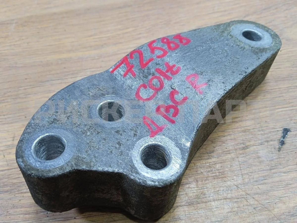 Кронштейн двигателя прав Митсубиси Кольт 6  Z30