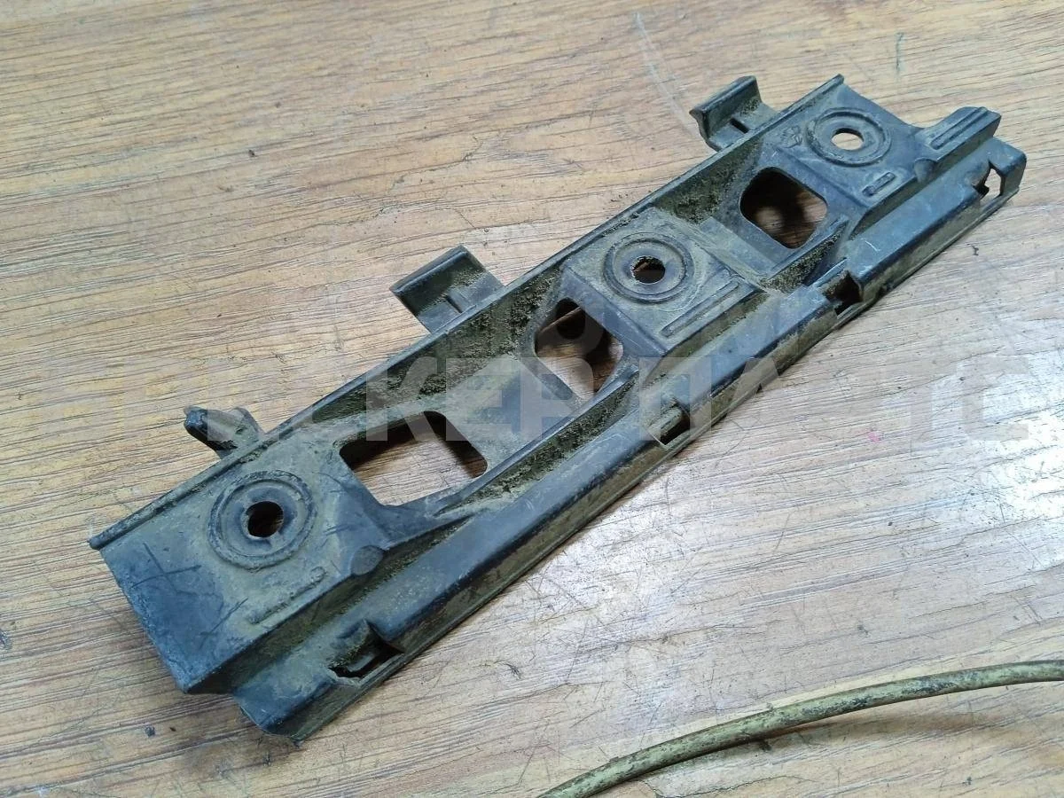 Кронштейн бампера Фольксваген Пассат Б6