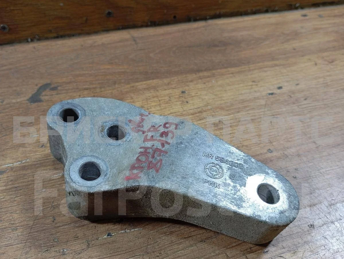 Кронштейн двигателя прав Митсубиси Кольт 6  Z30