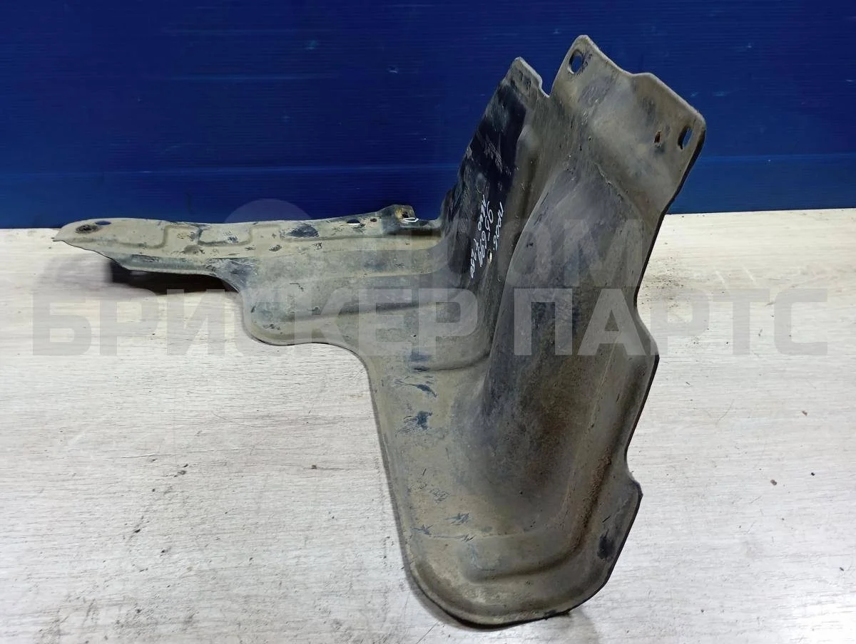 Пыльник двигателя прав Шевроле Авео 1  T250