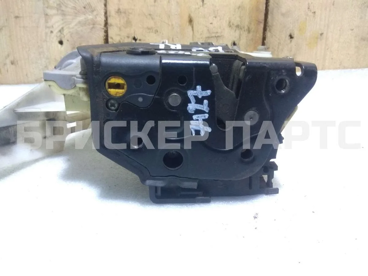 Замок двери задней Фольксваген Пассат Б6