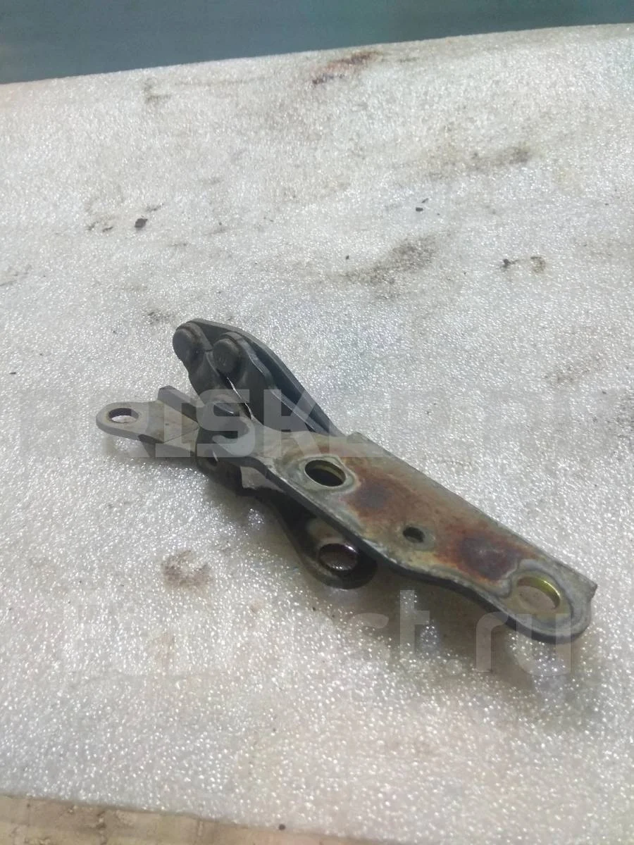 Петля капота левая Хендай Соната 4  (EF)