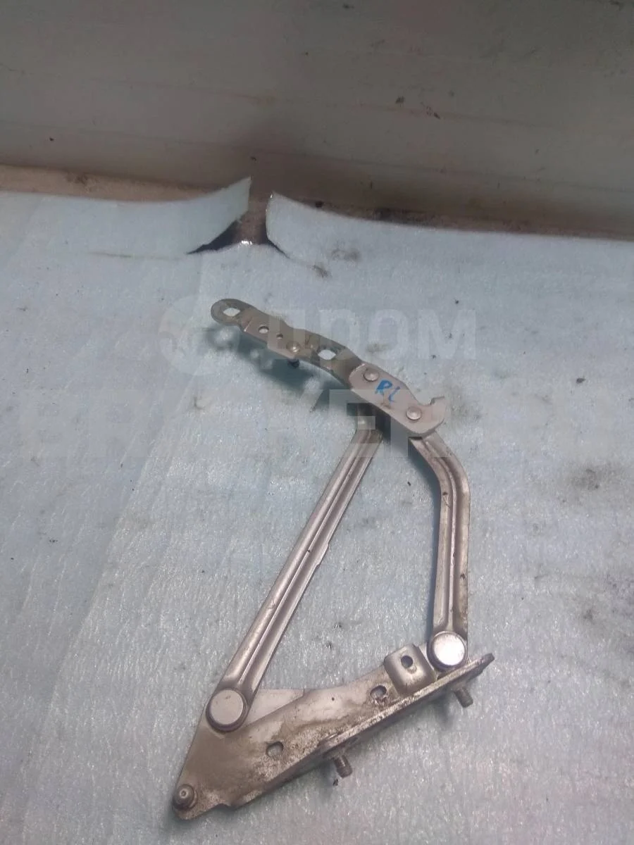 Петля багажника левая Рено Меган 2  LM05, KM, BM