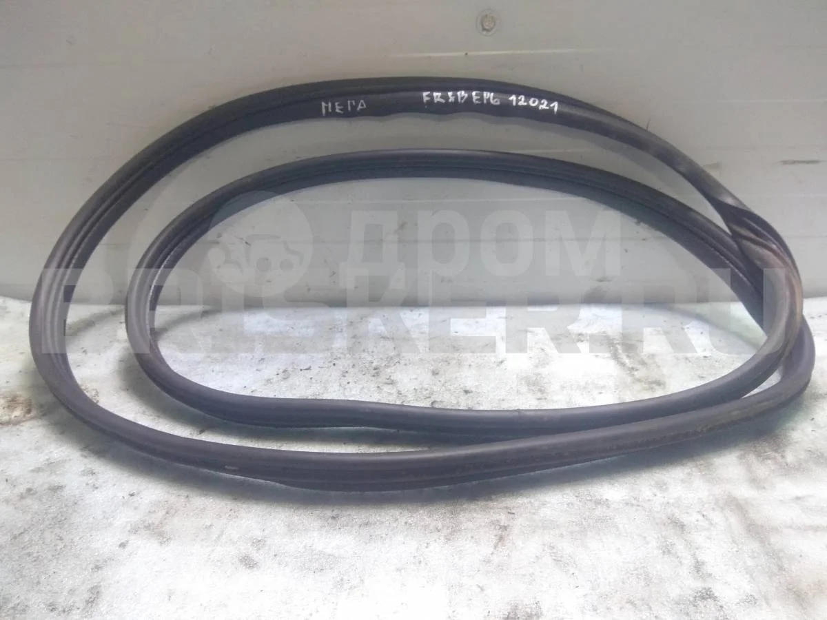 Уплотнитель двери Рено Меган 2  LM05, KM, BM