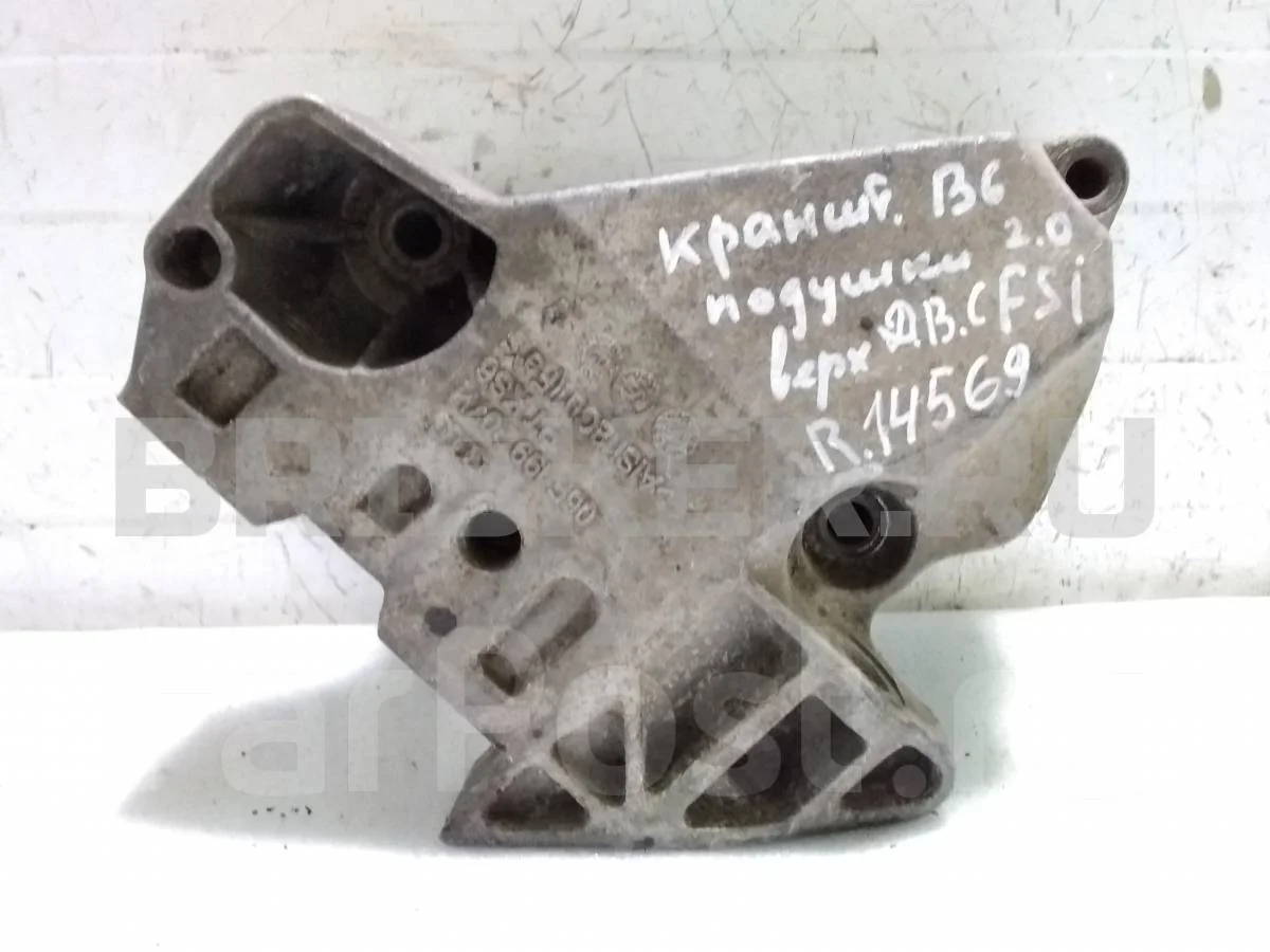 Кронштейн двигателя прав Фольксваген Пассат Б6