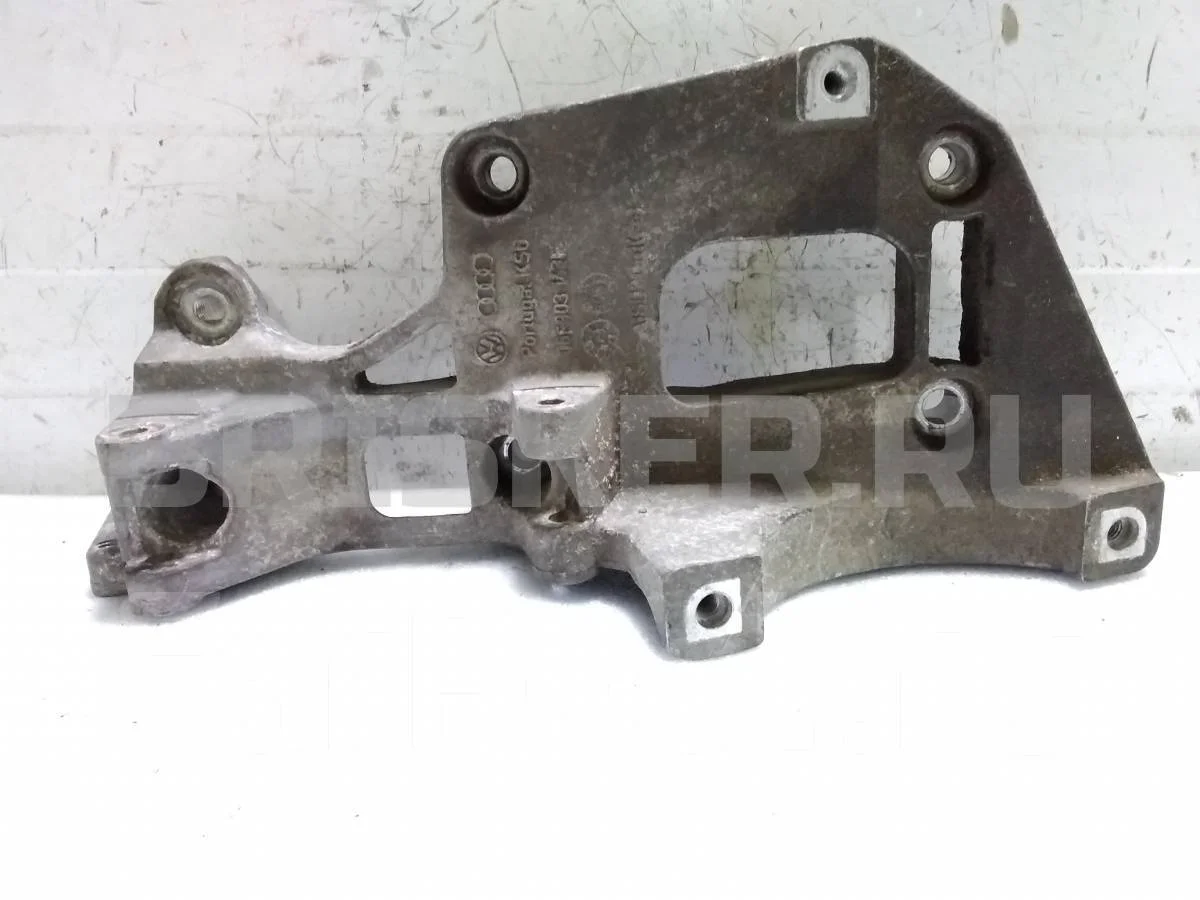 Кронштейн Фольксваген Пассат Б6