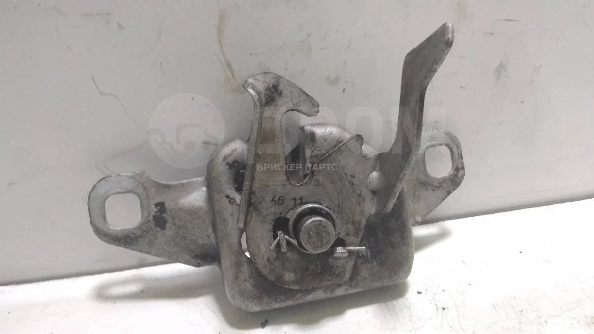 Замок капота Рено Сандеро 1