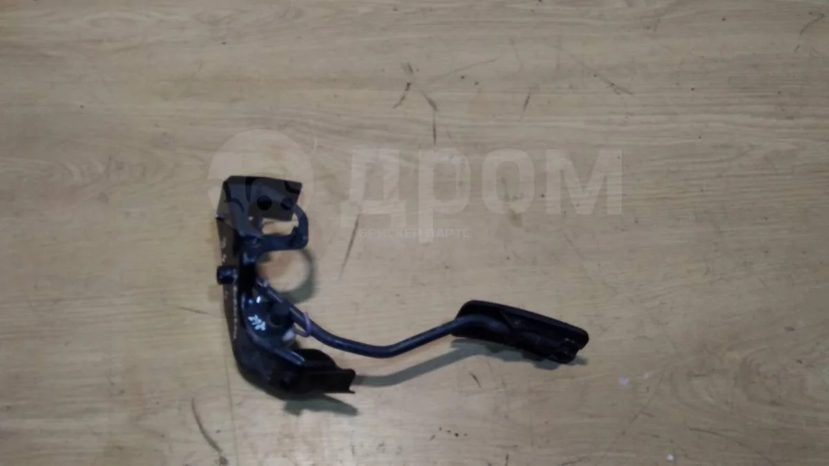 Педаль газа Тойота Авенсис 2 (T250)