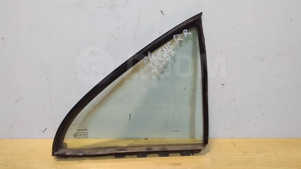 Стекло форточка зад Тойота Авенсис 2 (T250)