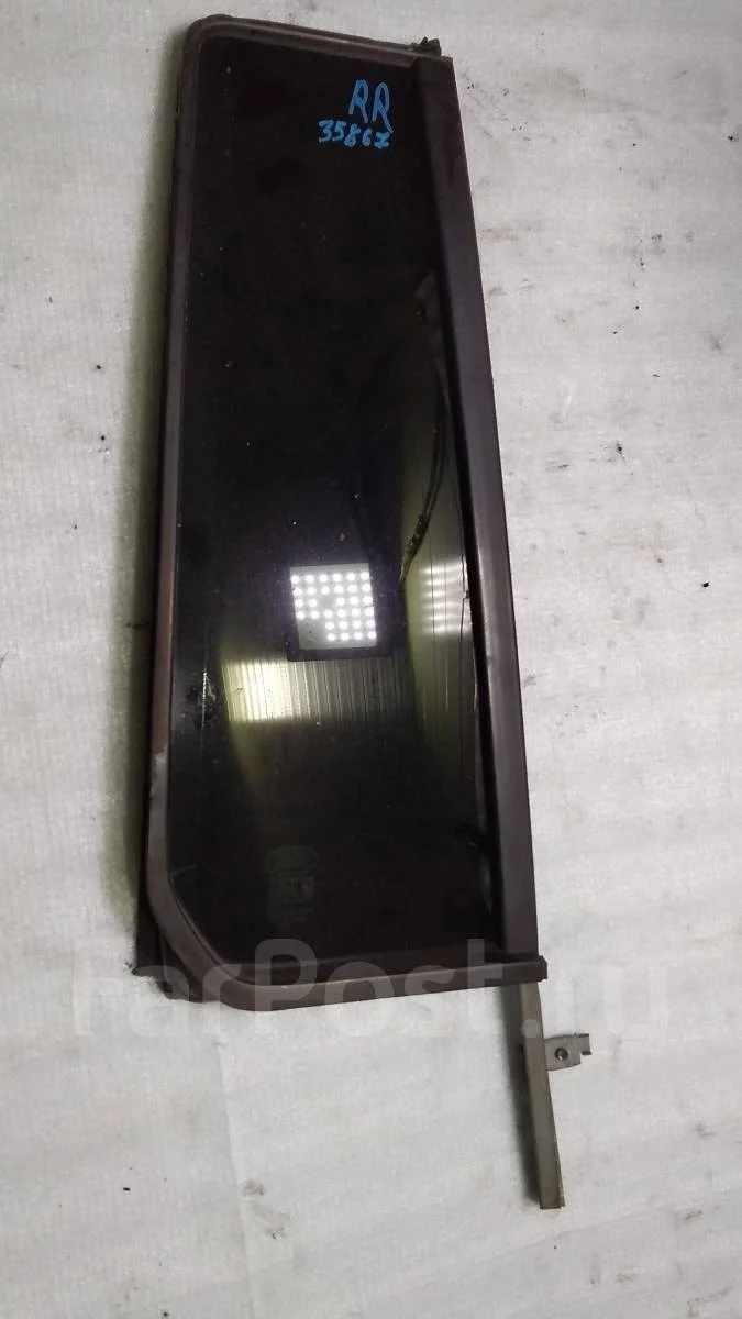 Стекло форточка зад Ленд Ровер Дискавери 3