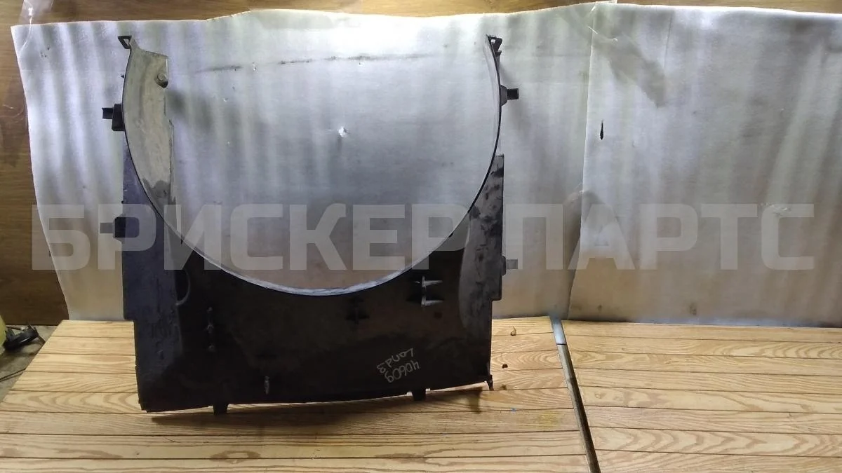 Диффузор (кожух) вентилятора Ленд Ровер Дискавери 3