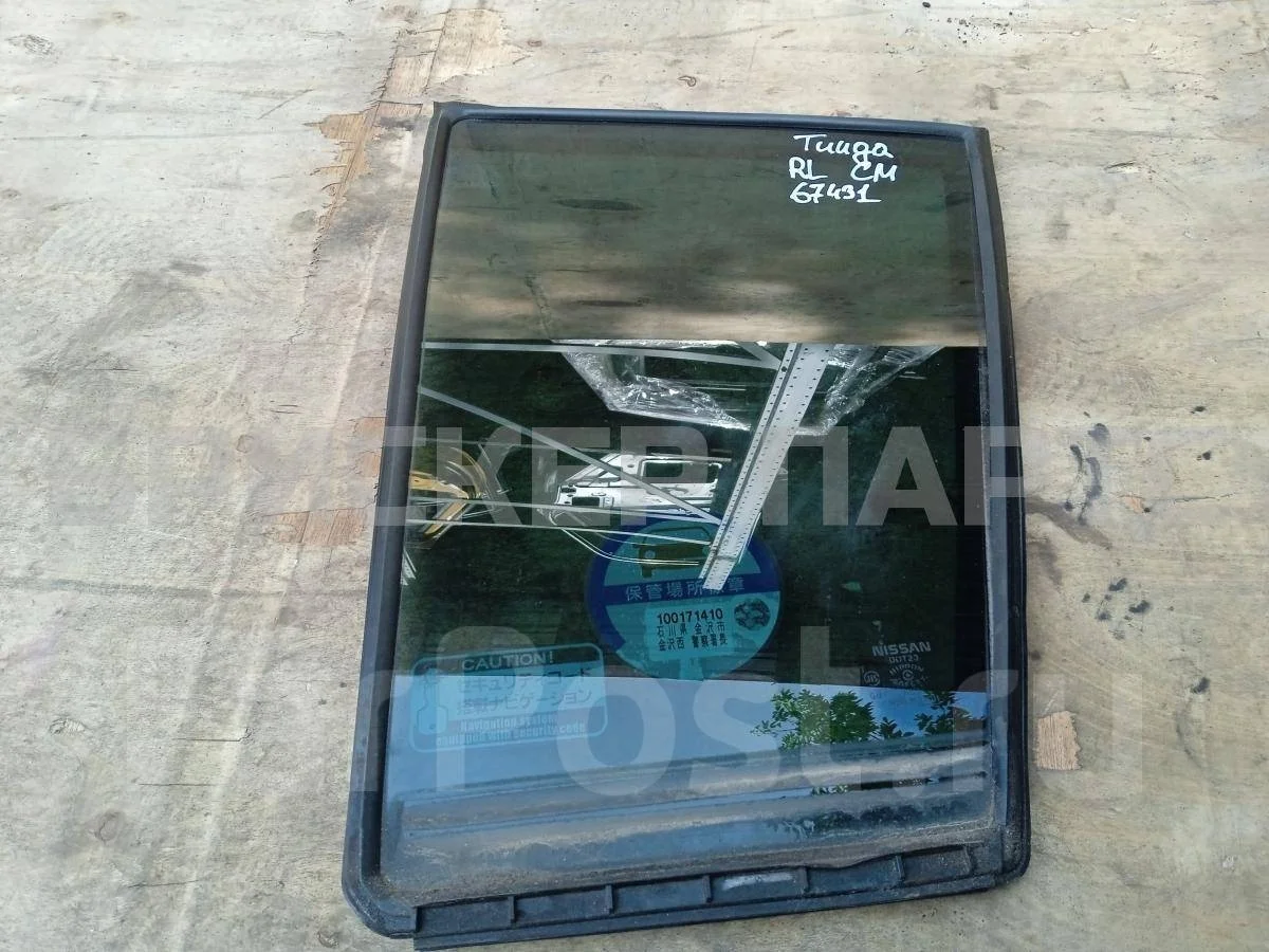 Стекло форточка зад Ниссан Тиида 1  C11