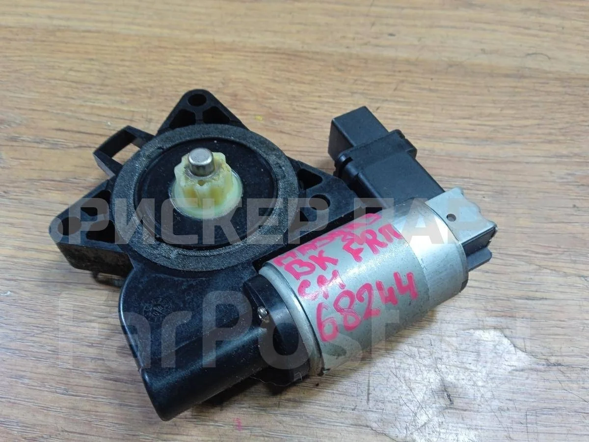 Моторчик стеклопод. Мазда 3 1 (BK)