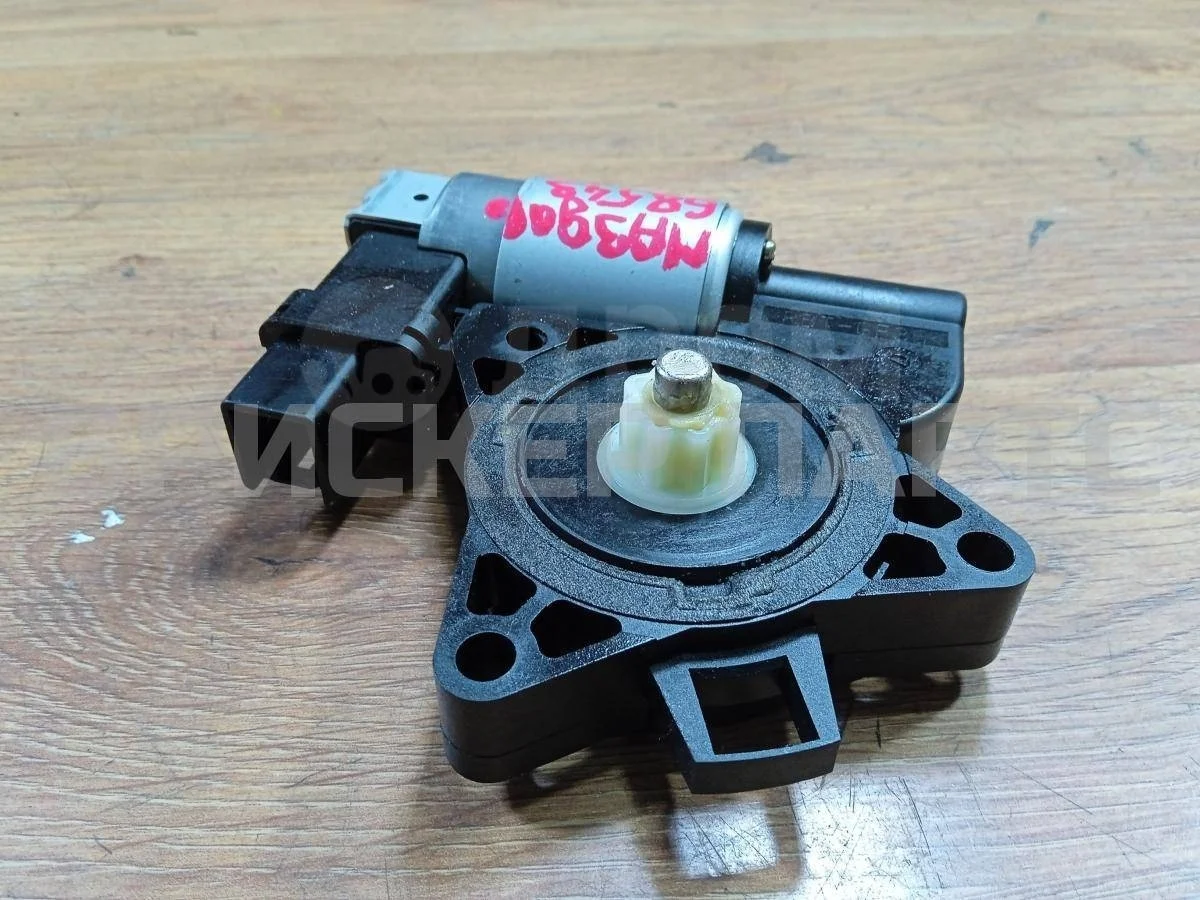 Моторчик стеклопод. Мазда 3 1 (BK)