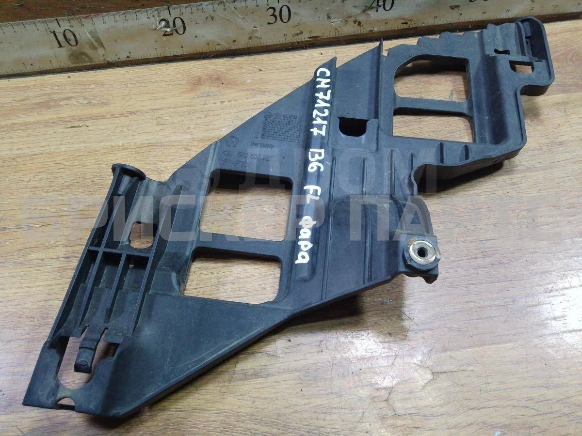 Кронштейн фары Фольксваген Гольф Mk6
