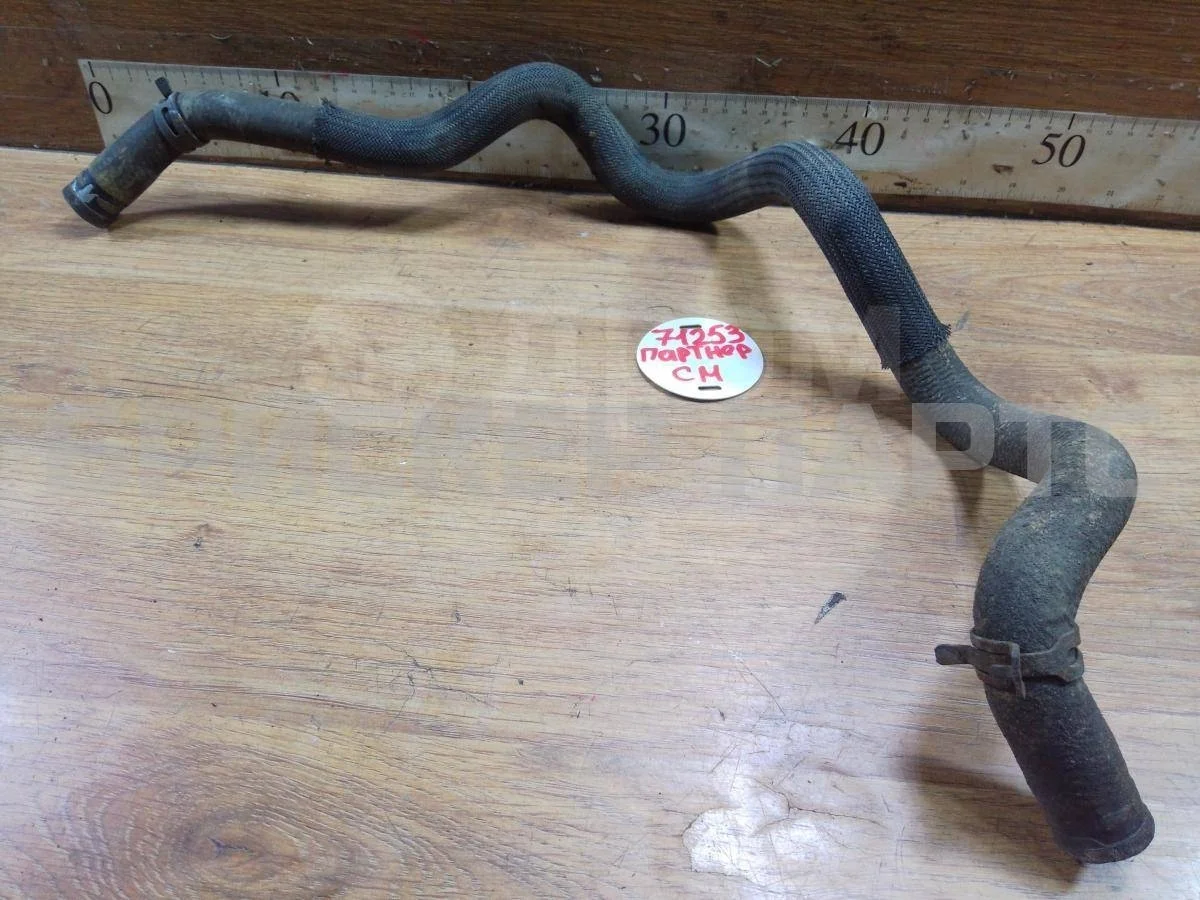 Патрубок радиатора Пежо Партнер 1  5F M59 рестайлинг