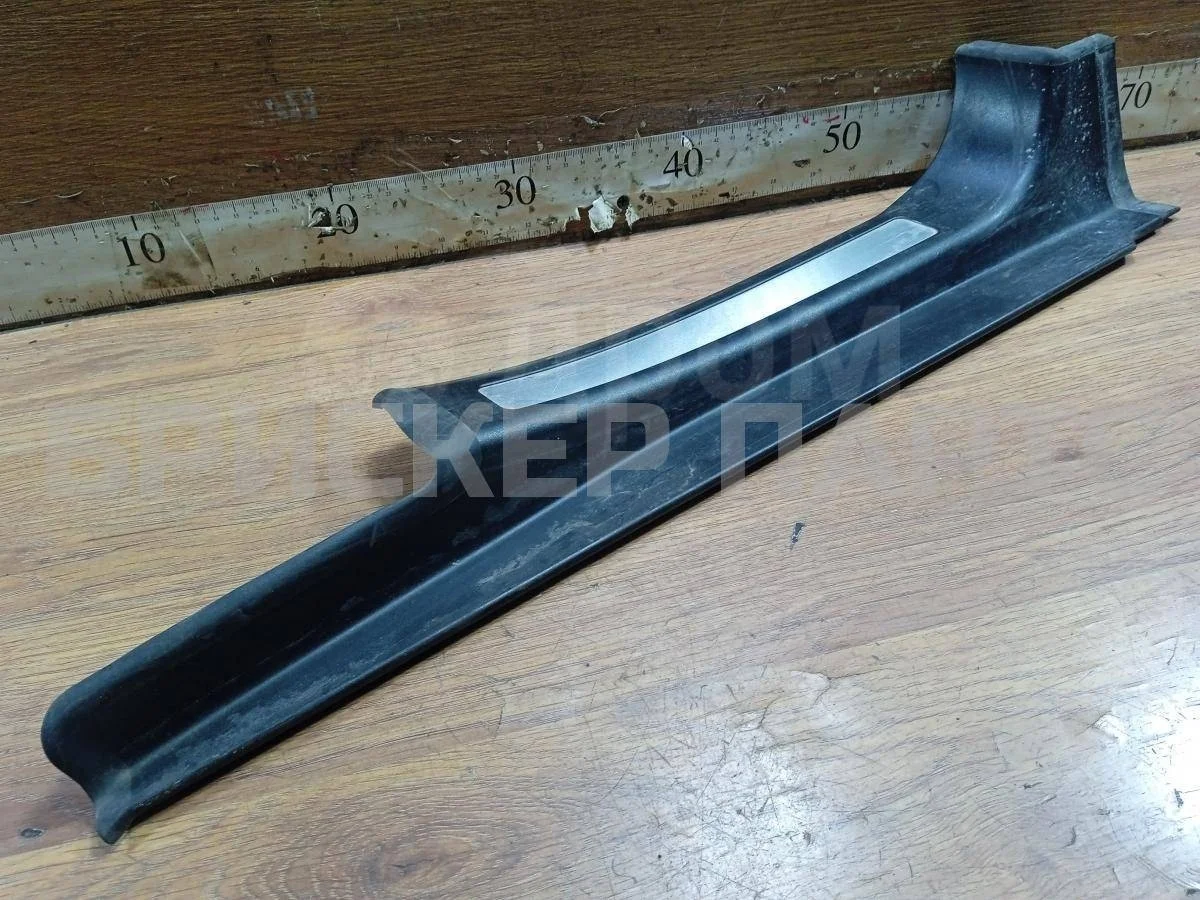 Накладка порога правая Mercedes (Мерседес) Ц-класс W203