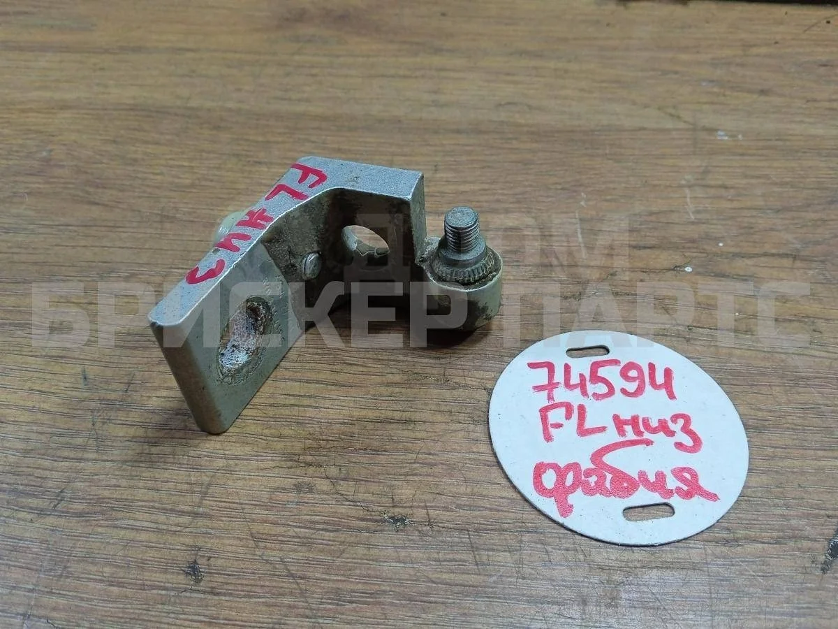 Петля двери пер левой Шкода Фабия 1  Mk1 (6Y2)