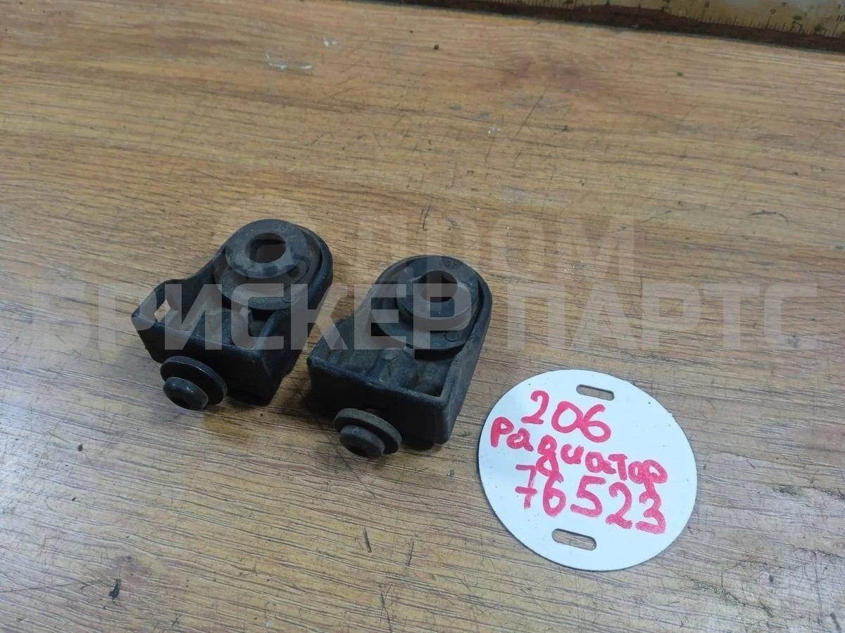 Крепеж радиатора Пежо 206