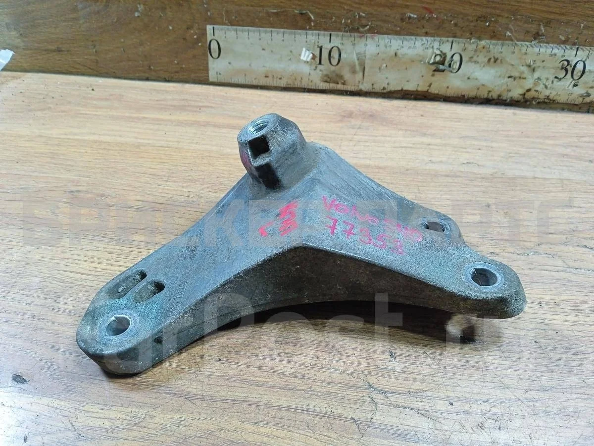 Кроншт подушки КПП Вольво S40 2  (MS)