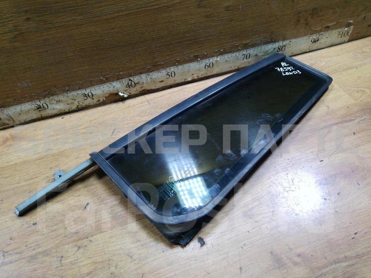 Стекло форточка зад Ленд Ровер Дискавери 3