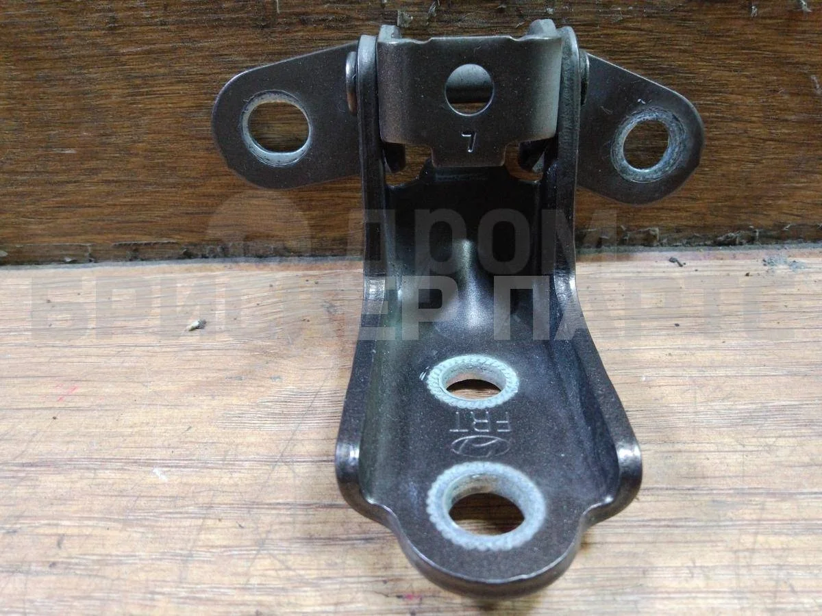 Петля двери зад левой Киа Сид 2  JD