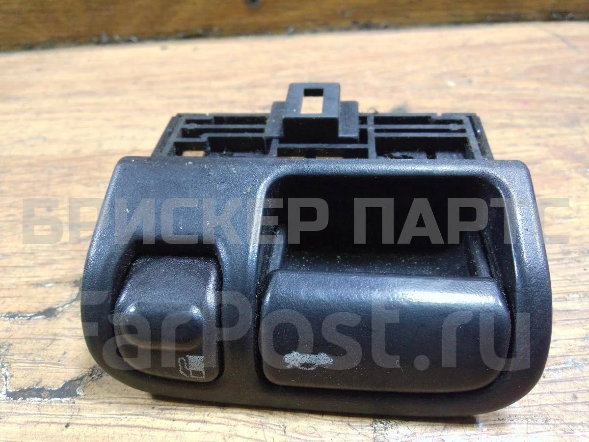 Кнопка открытия багажника Ниссан Максима 5  A33
