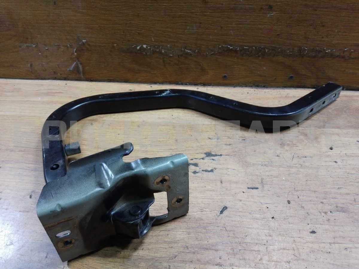 Петля багажника левая Ниссан Максима 5  A33