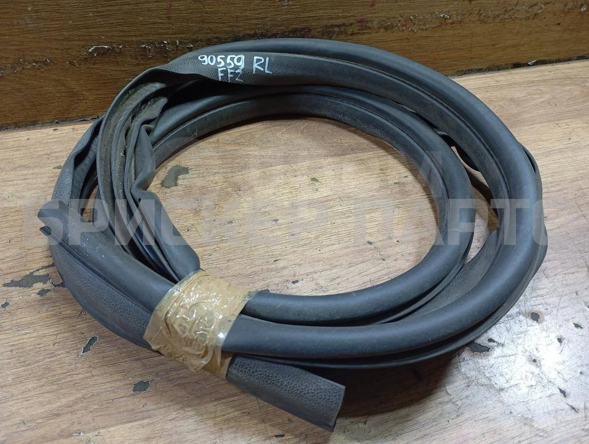 Уплотнитель двери Форд Фокус 2  рестайлинг