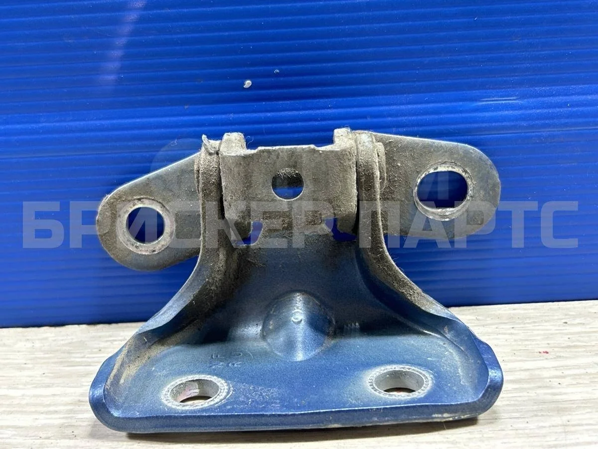 Петля двери пер правой Киа Сид 2  JD