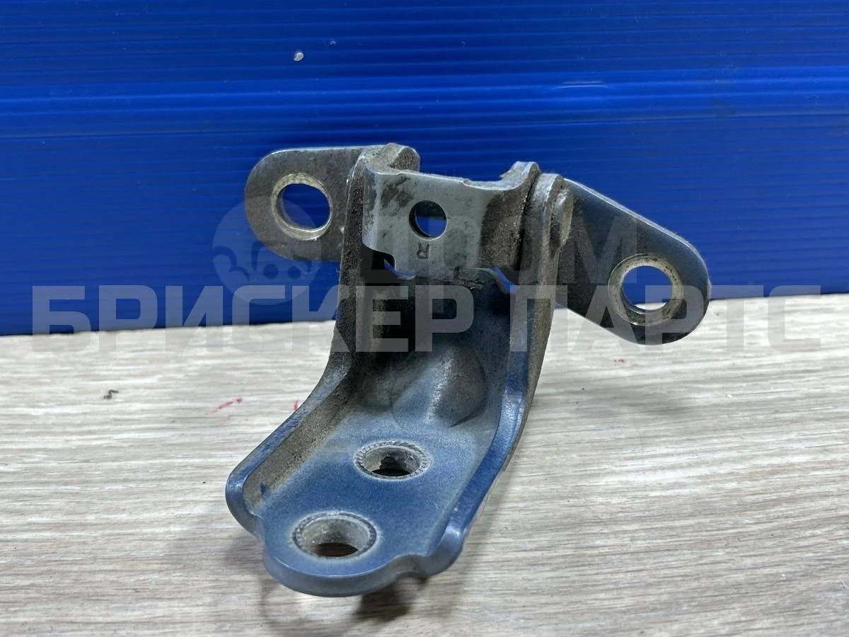 Петля двери пер правой Киа Сид 2  JD