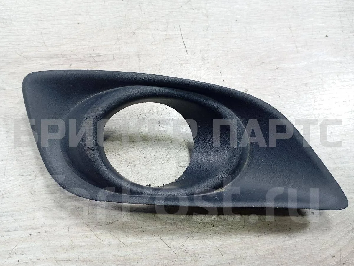 Накладка ПТФ правая Тойота Авенсис 2 (T250)