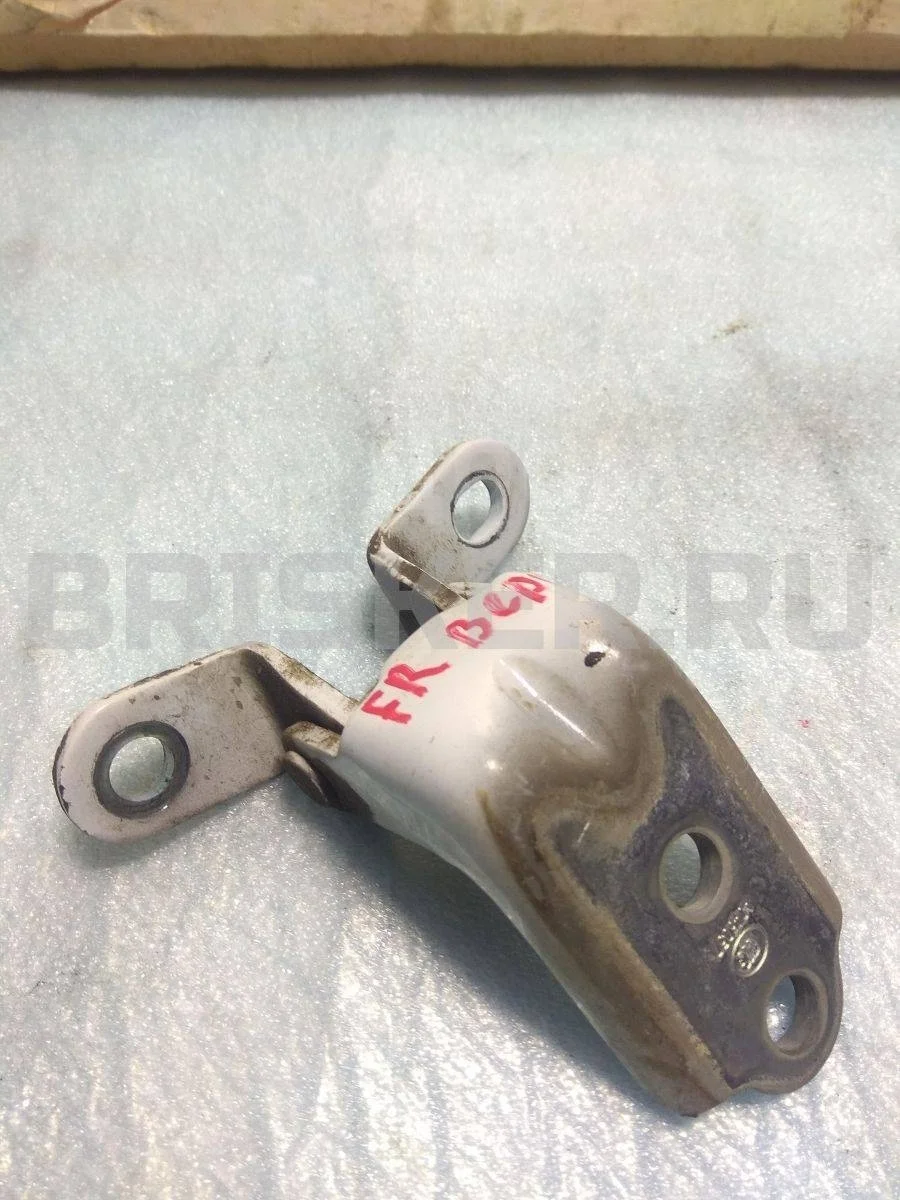 Петля двери пер правой Киа Сид 1