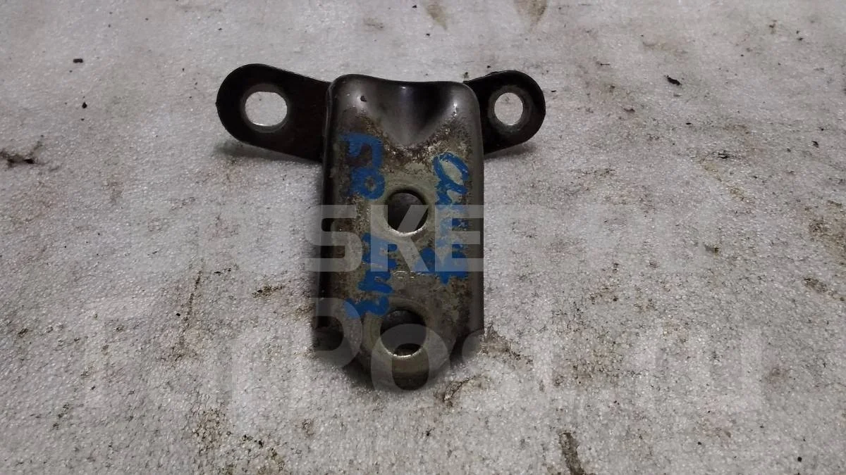 Петля двери пер правой Киа Сид 1