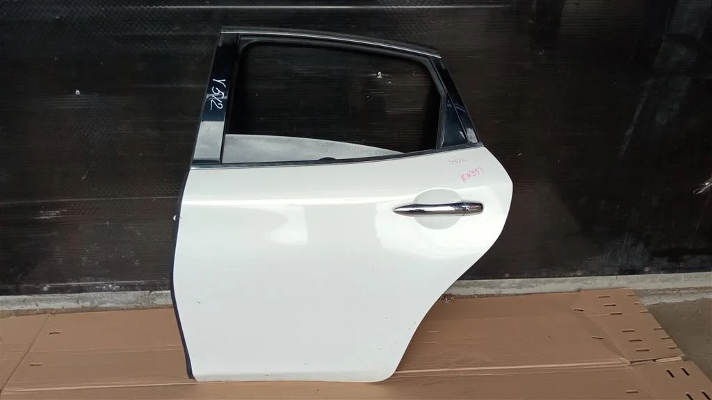 Б.у. дверь INFINITI M37 Y51 INFINITI M37 Y51