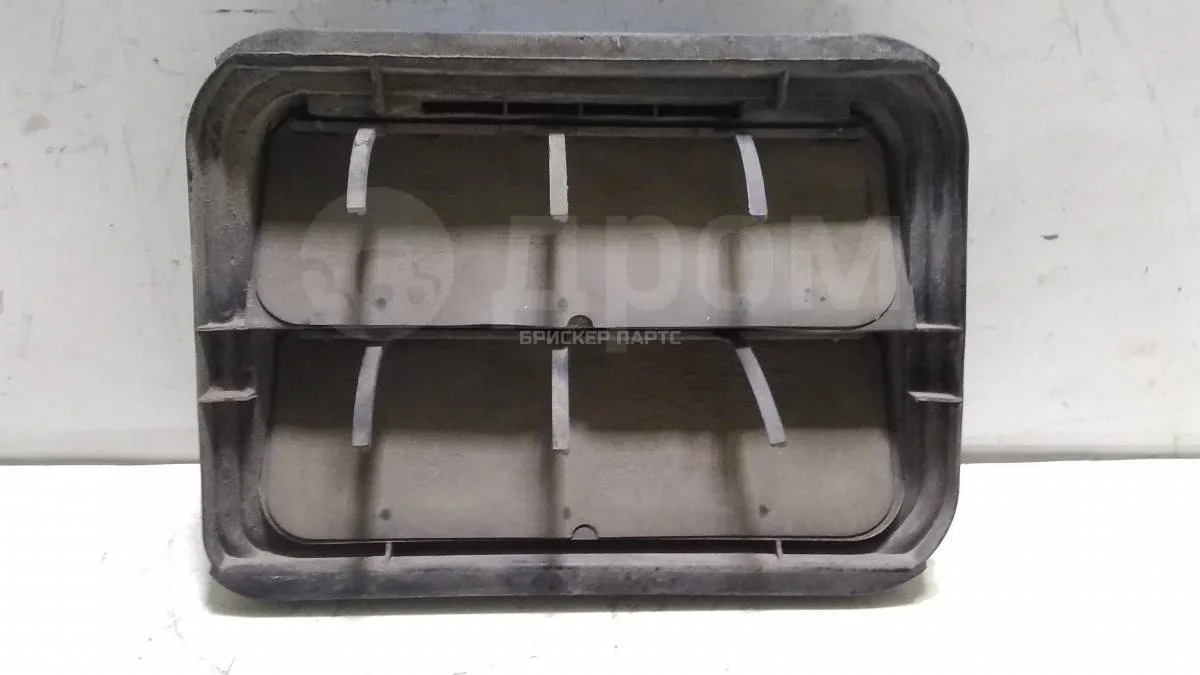 Клапан заднего крыла Рено Сандеро 1