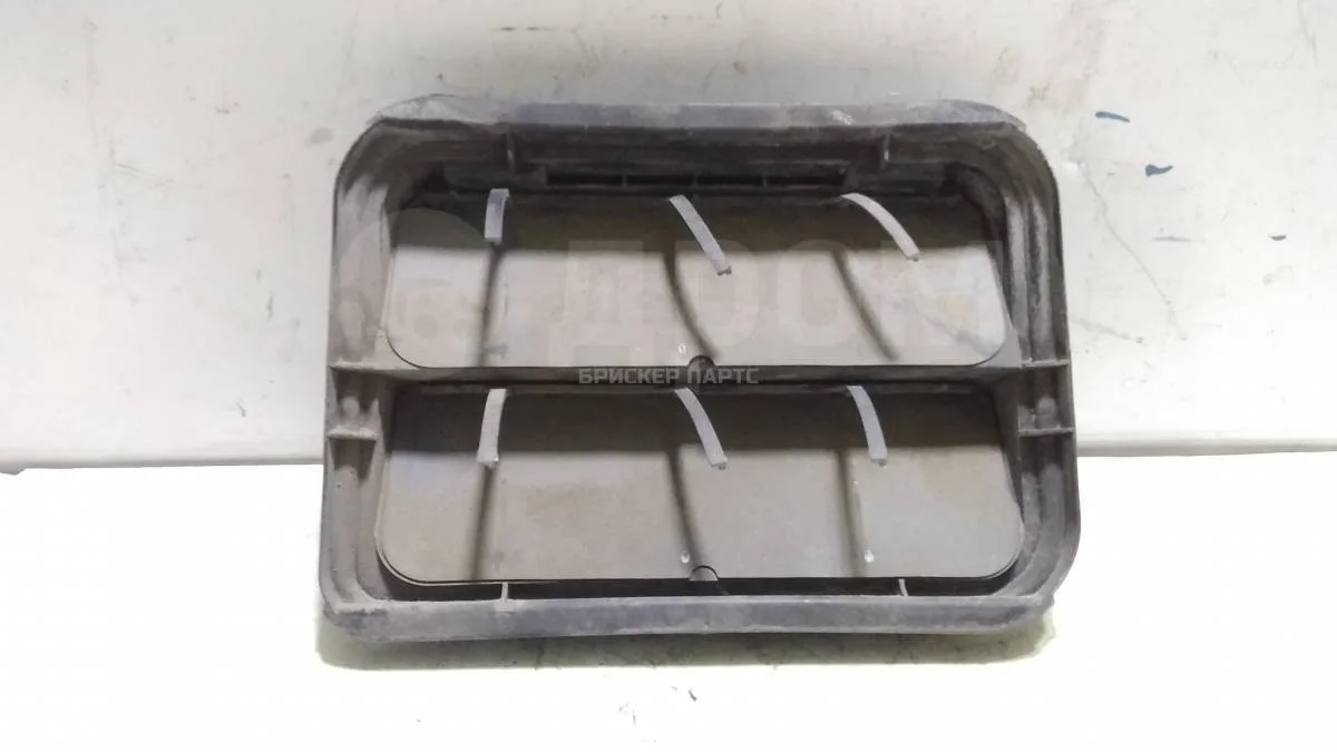 Клапан заднего крыла Рено Сандеро 1